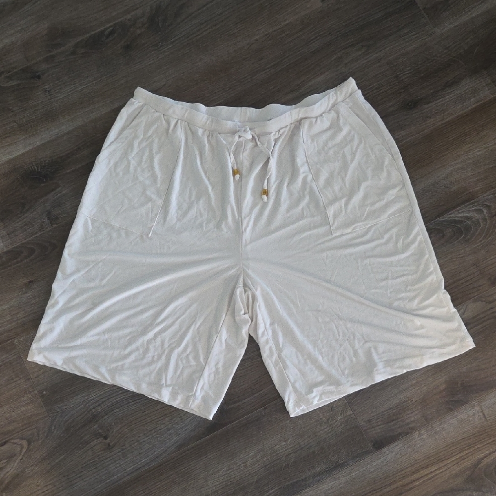 Nina Leonard 2x Cream Women's Shorts